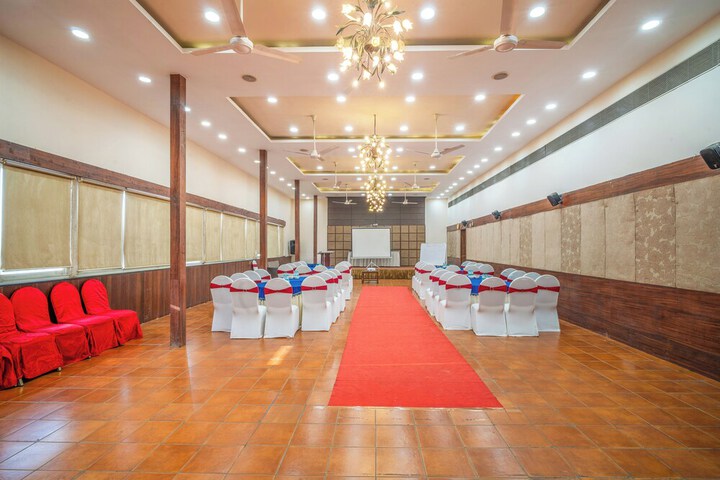 Ballroom/Hall 148 of 167