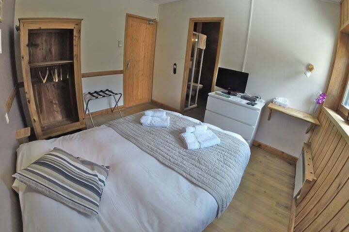Room 3 of 92