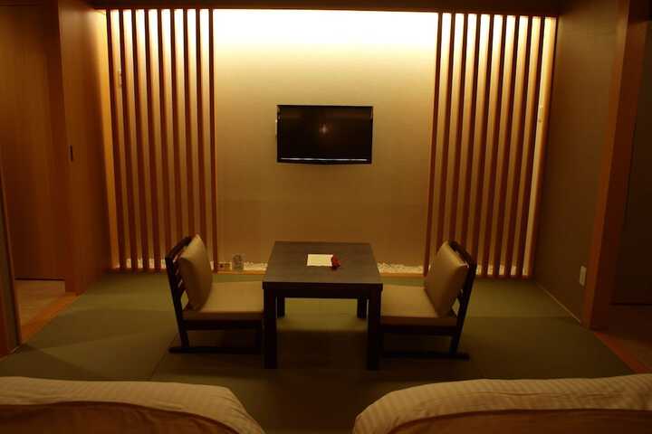 Room 7 of 105