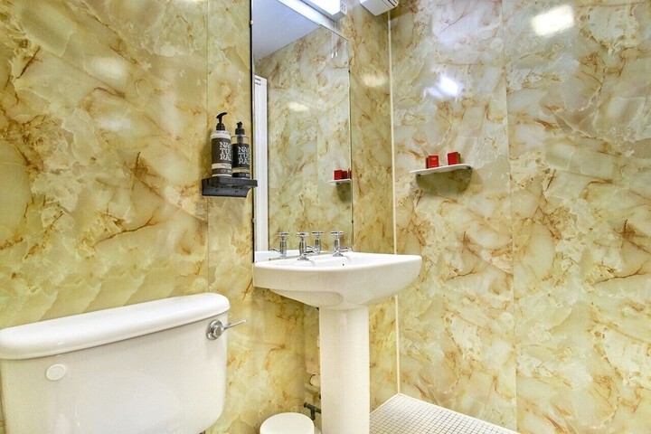 Room 41 of 65