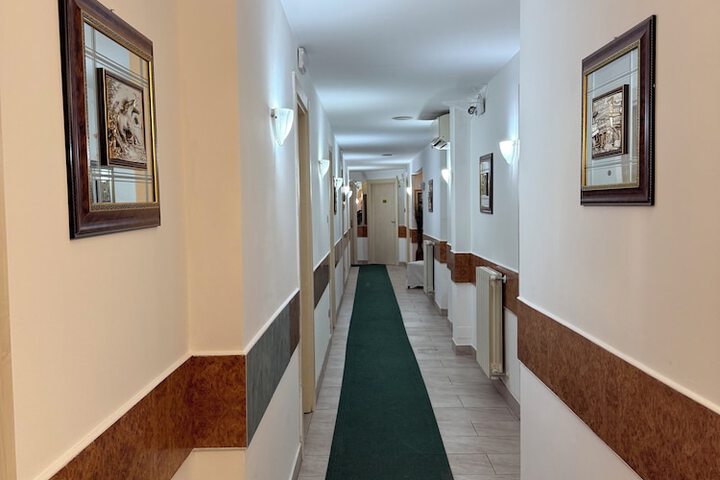 Ballroom/Hall 20 of 26