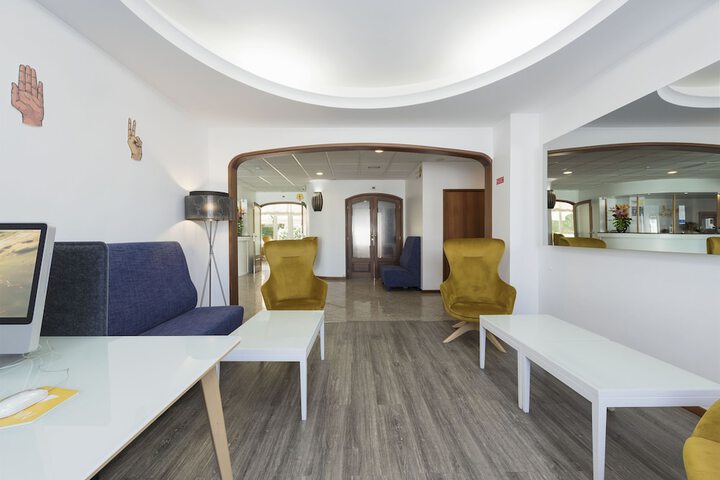 Entrance & Lobby