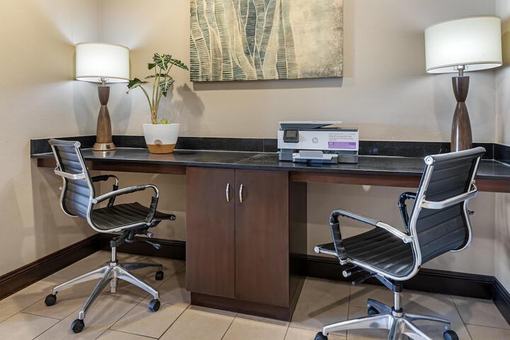 Business Center 43 of 44