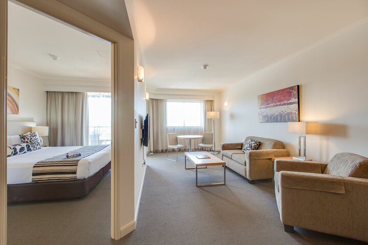 Room 4 of 40