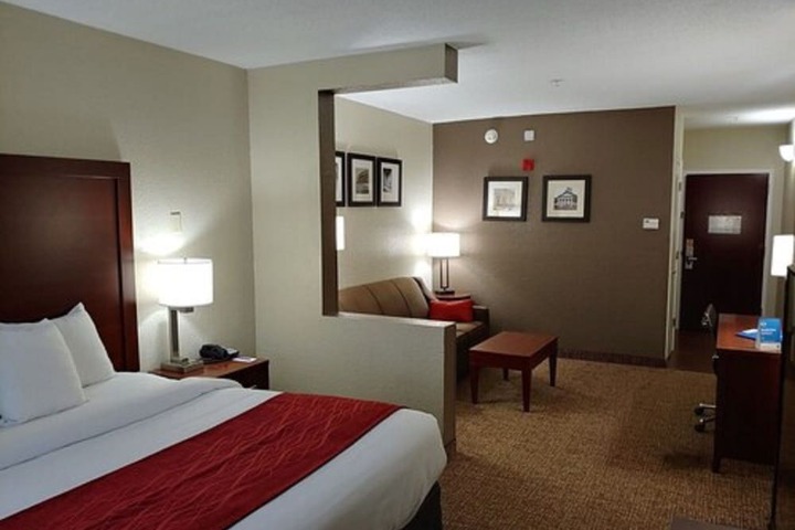 1 King Bed (14 of 18)