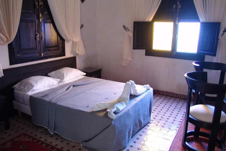 Room 2 of 7