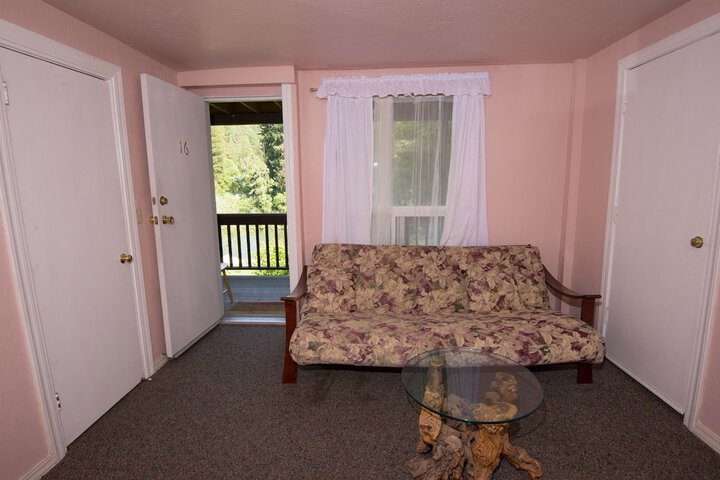 Room 33 of 60