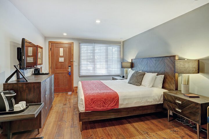 Room 46 of 302