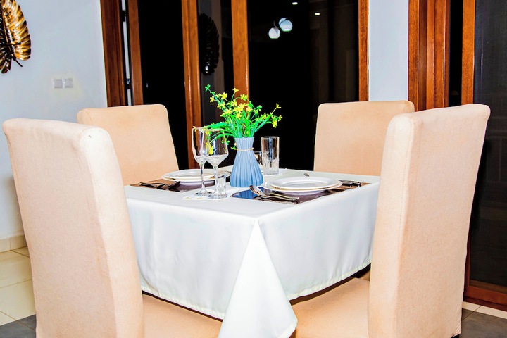 Dining 42 of 60
