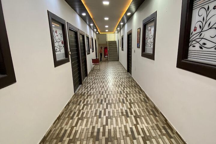 Hotel Interior 4 of 27