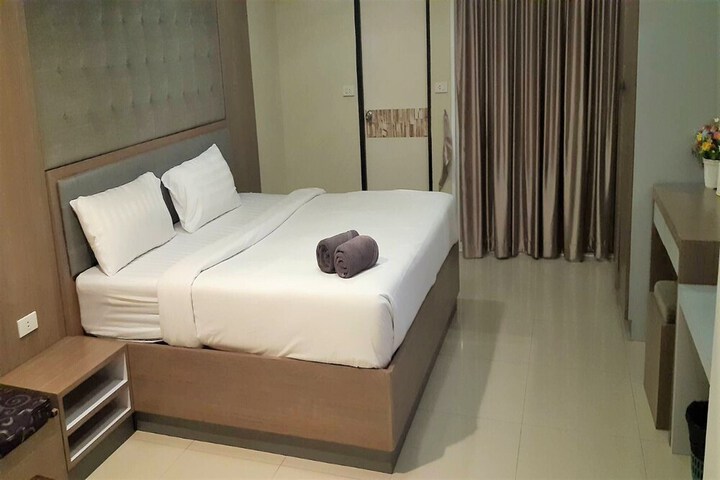 Room 33 of 93
