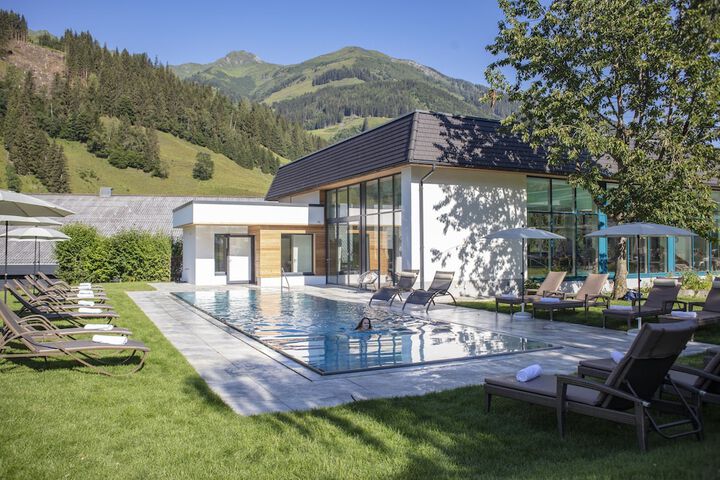 Hotel with Pool
