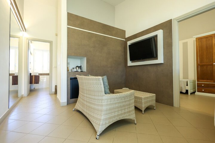 Room 6 of 60