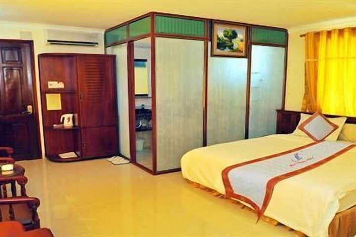 Room 12 of 30