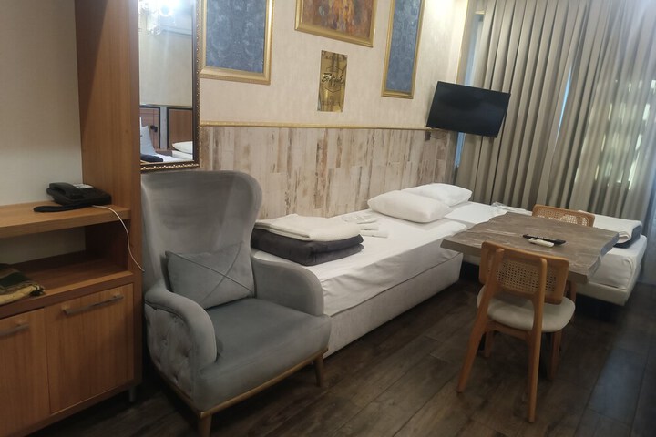 Room 38 of 170