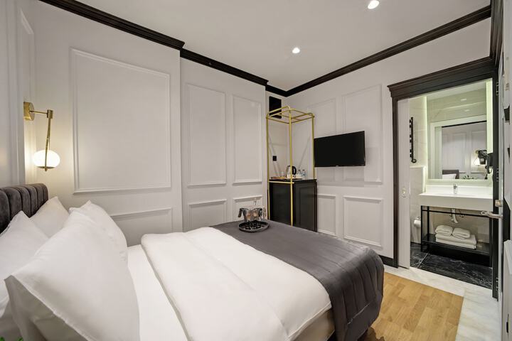 Room 18 of 43