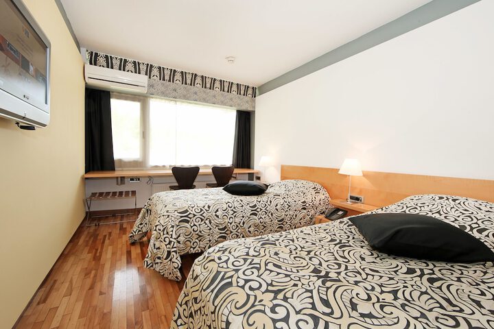Room 16 of 44