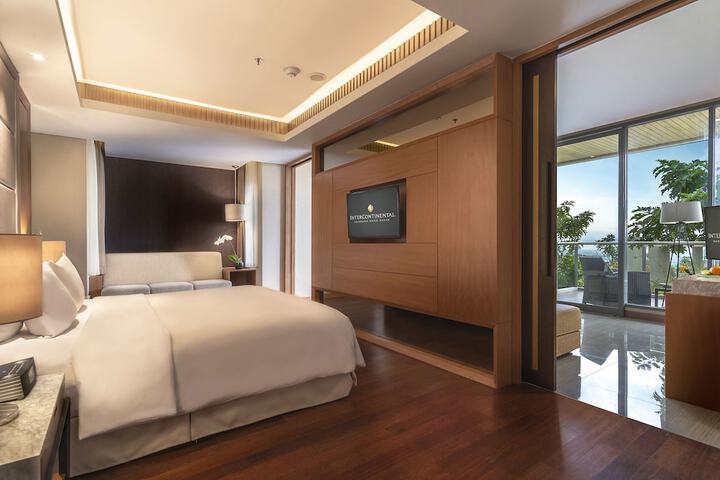 Room 3 of 147