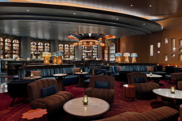Lounge 176 of 187