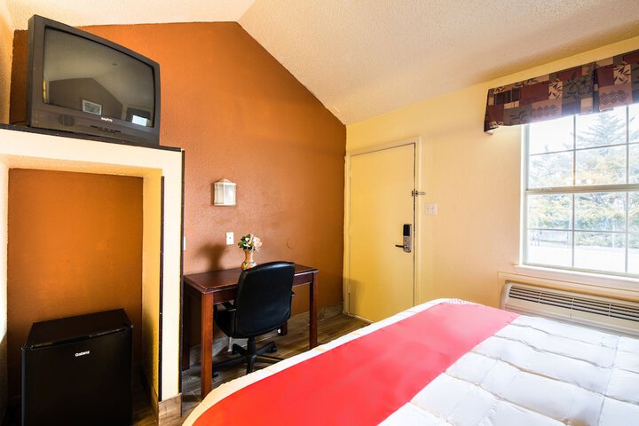 1 King Bed (9 of 13)