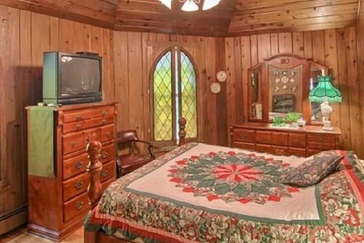 Room 3 of 19