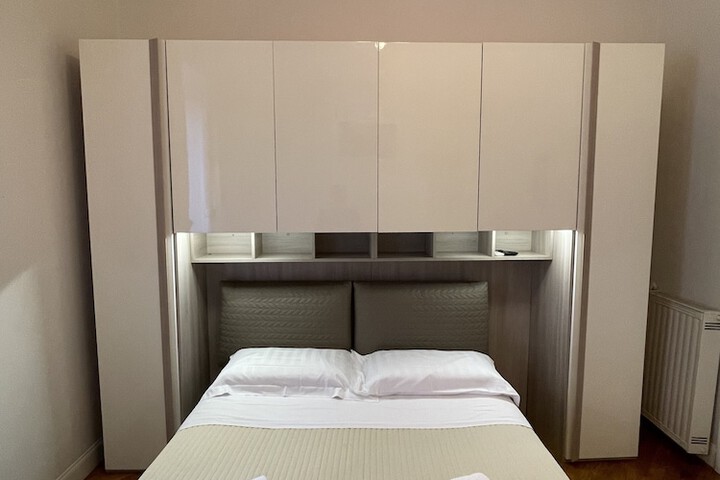 Room 13 of 32