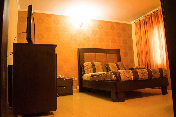 Room 5 of 97