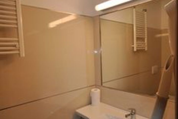 Room 2 of 25