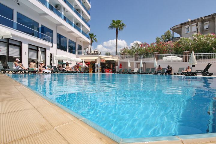 Hotel Pool