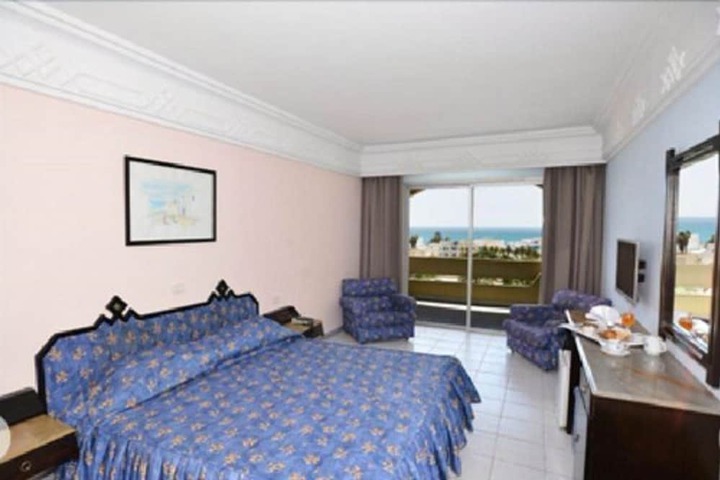 Room 9 of 25
