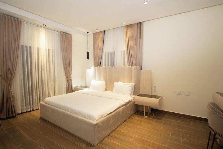 Room 4 of 17