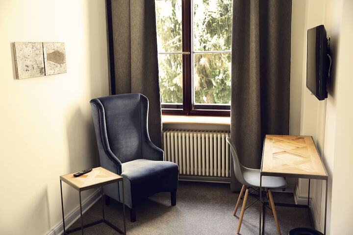Room 11 of 43