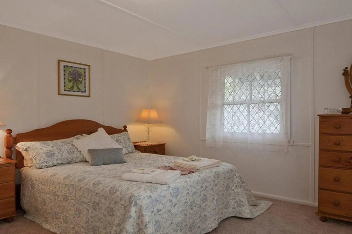 Room 4 of 12