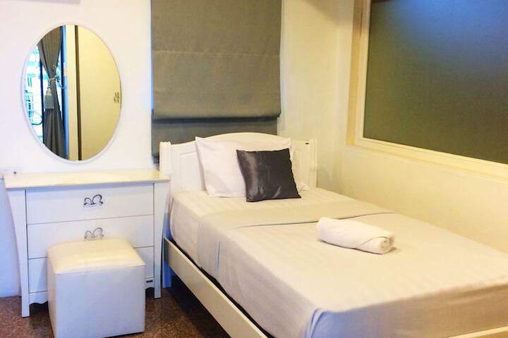 Room 3 of 39