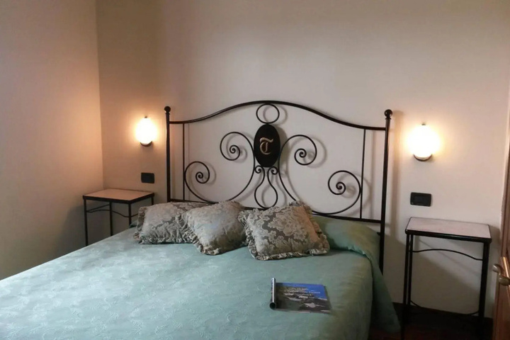 Room 5 of 15