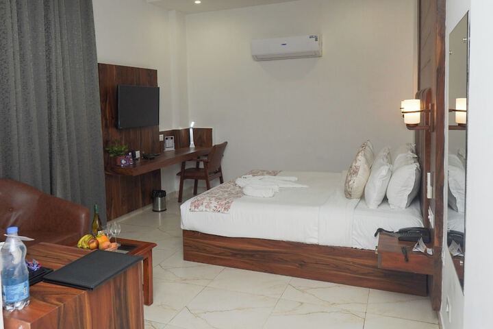 Room 15 of 40