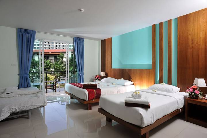 Room 6 of 76