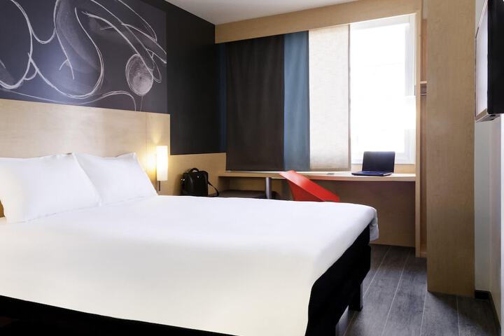 Room 6 of 24