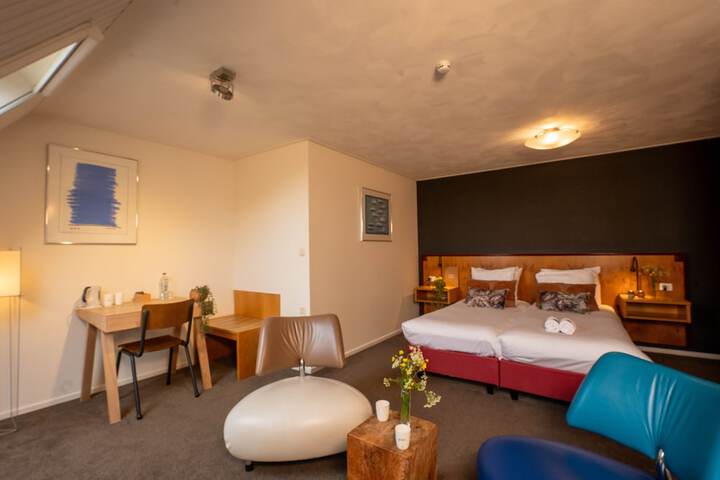 Room 13 of 110