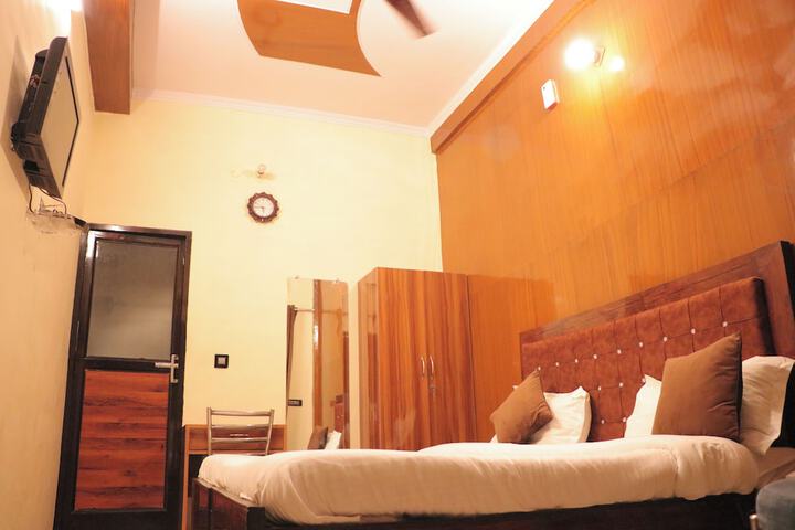 Room 2 of 13