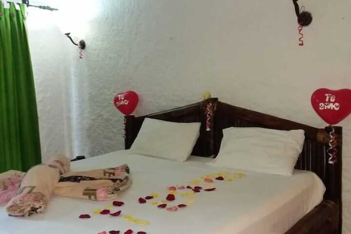 Room 6 of 14