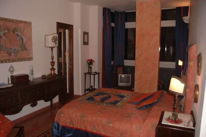 Room 2 of 3
