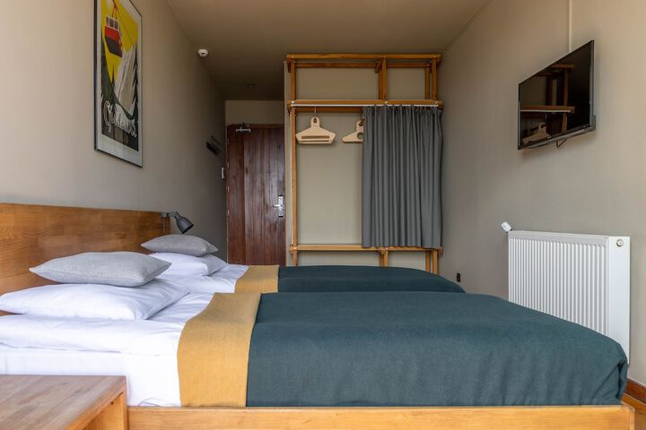 Room 32 of 69