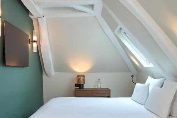 Room 12 of 26