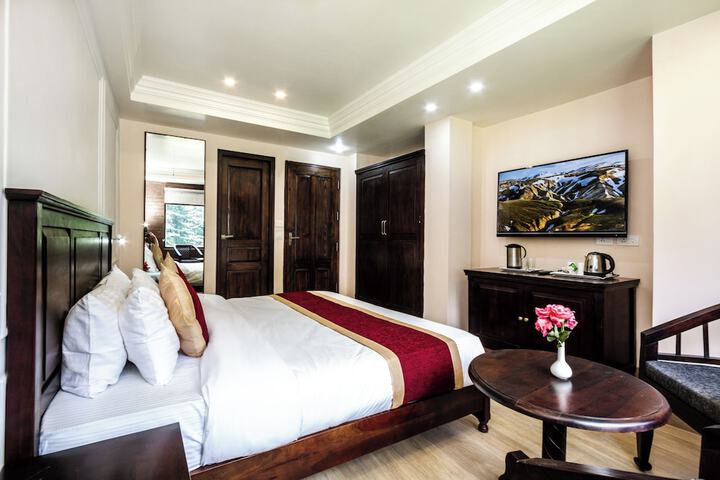 Room 2 of 9
