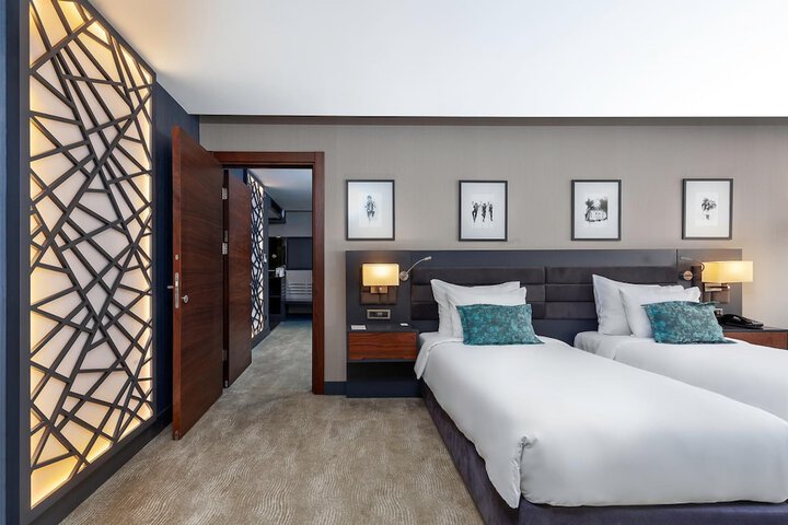 Room 9 of 32
