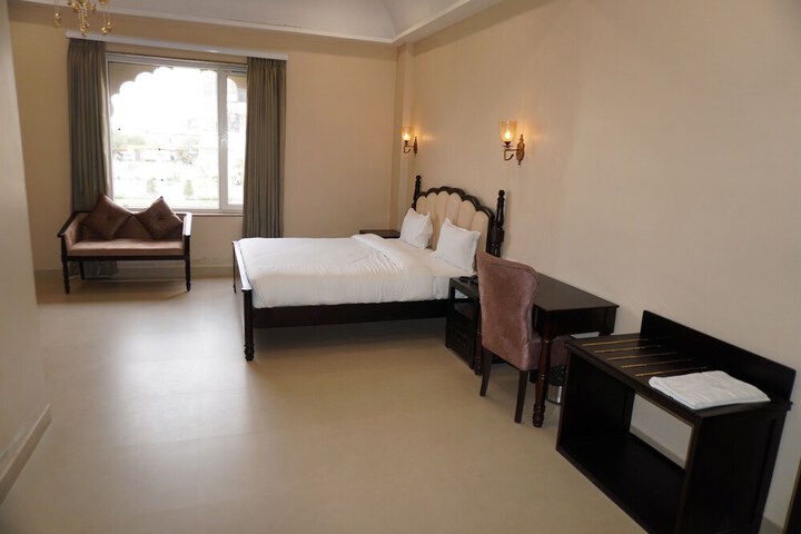 Room 5 of 48