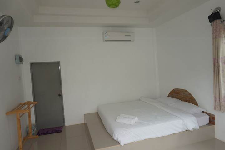 Room 5 of 37