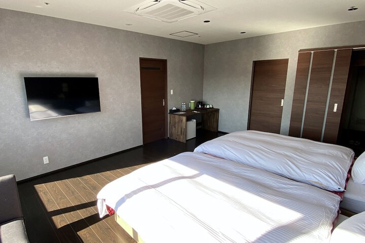 Room 13 of 144