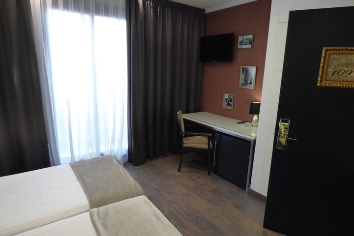 Room 70 of 193